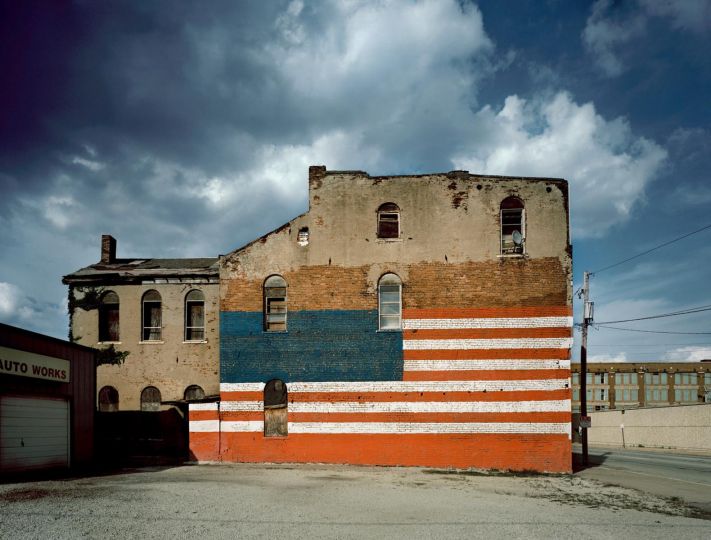 Flag Building © Michael Eastmen - Courtesy laToletta and Holden Luntz Gallery