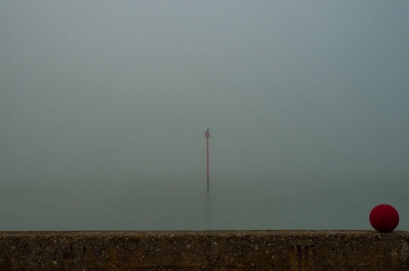 La Cayenne, Marennes dans la brume, ballon rouge © Didier Lefebvre