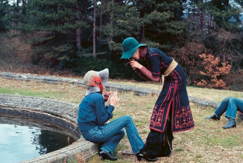 photographing sister Jenny at Friar Park © Pattie Boyd Archive (UNPUBLISHED) - Courtesy Reel Art Press
