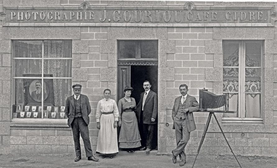 Le jeu photographique des rochers @ 1890 Henri Duclos Institut de France Fondation Astor manoir de Kerazan
