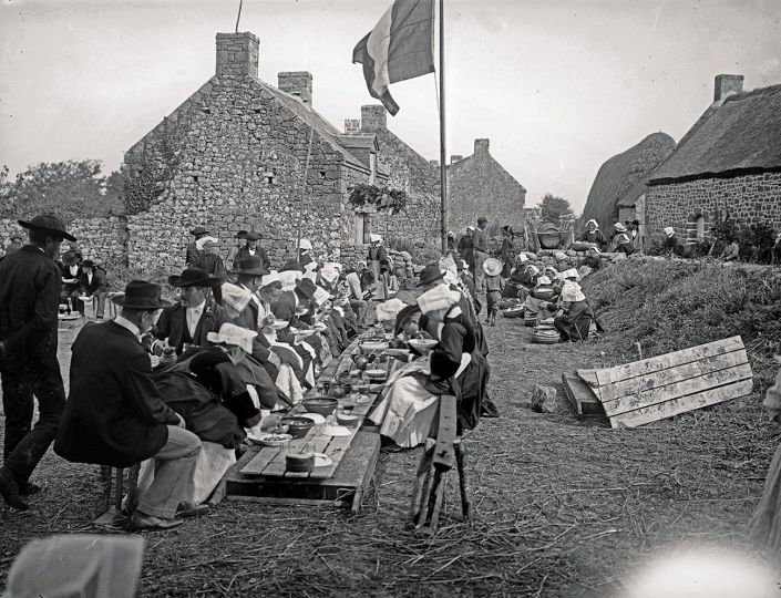 Le repas de mariage Locmariaquer Morbihan @ 1906 Laurent Nel Henri Laurent dit Laurent Nel Musée de Bretagne Rennes