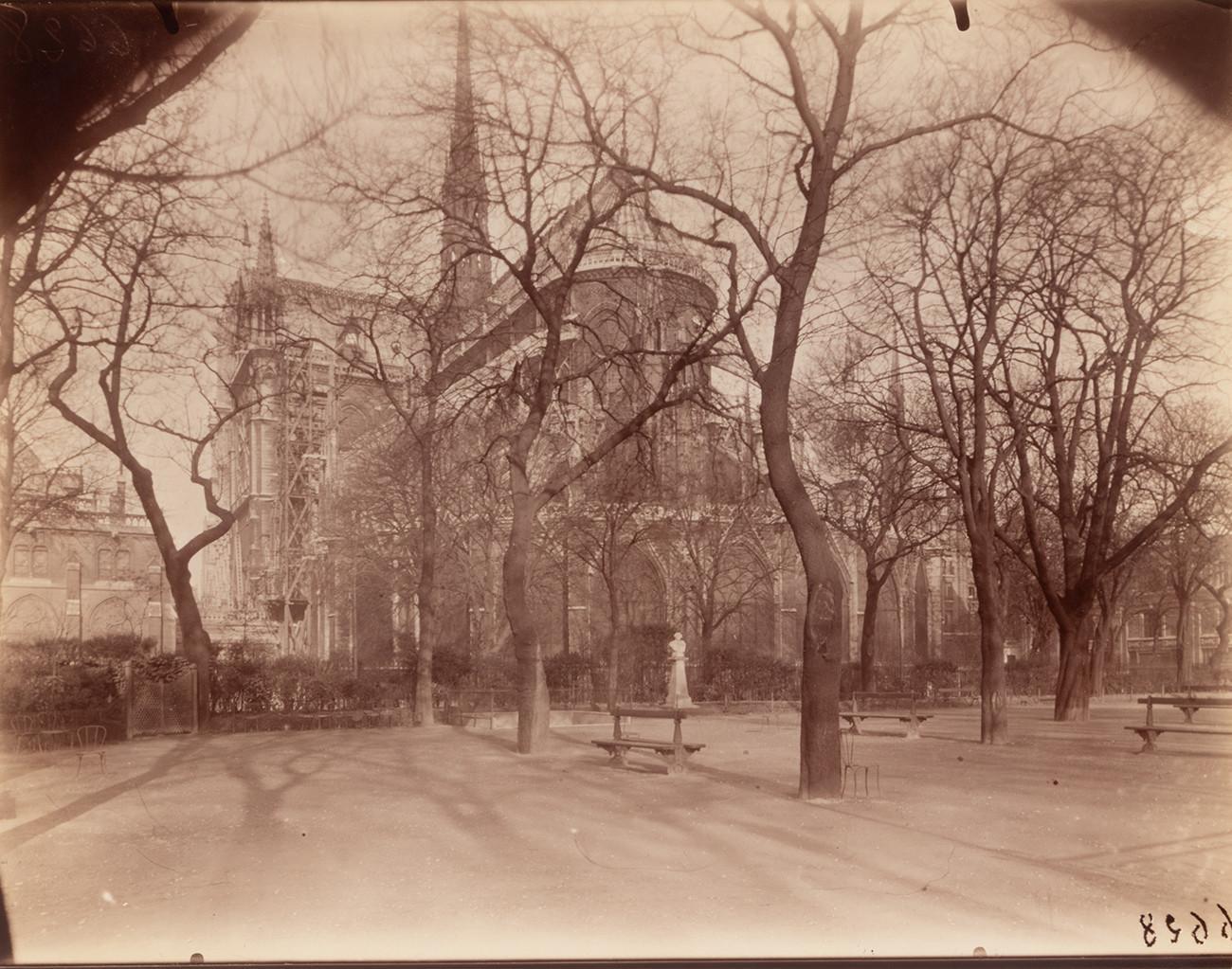 Sale of photographs by Eugène Atget