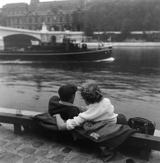Couple Along the Quai, 1950 © Estate of Louis Stettner / Courtesy of Hulett Collection
