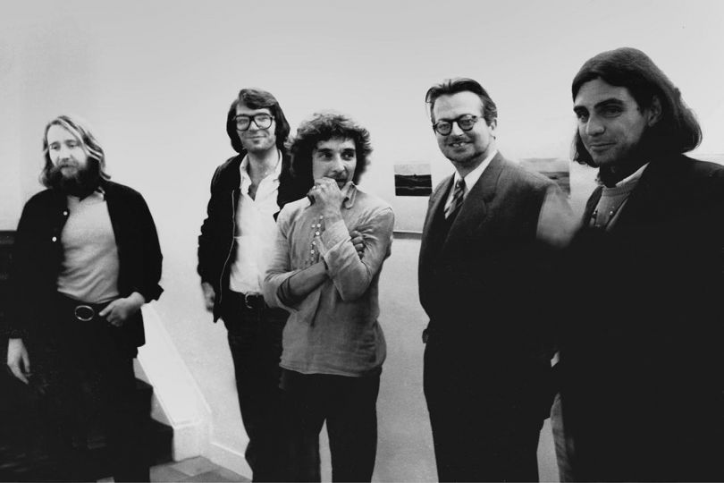 1975: de G à D  Bruno Réquillart, Eddie Kuligowski, Bernard Descamps, Jean-Claude Lemagny et Bernard Plossu. Photo faite dans l'expo à la BN, auteur inconnu..