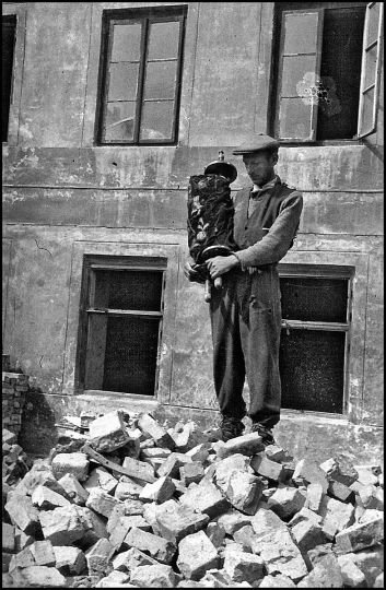 Henryk Ross : The Łódź Ghetto Photographs - by Robert Hirsch - The Eye ...