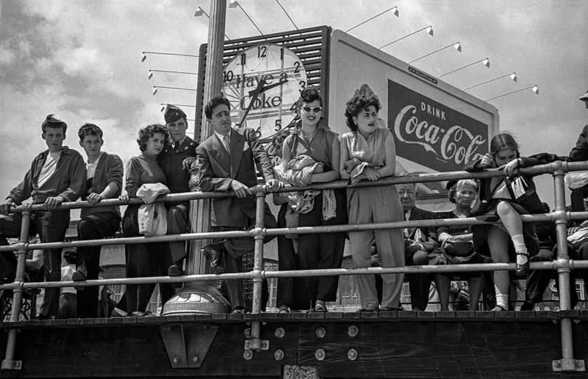 Harold Feinstein, Coke Sign on the Boardwalk, Coney Island, 1949 - Courtesy David Hill Gallery 