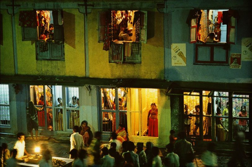 Mary Ellen Mark, View of the Street at Night, Falkland Road, Bombay, India, 1978 Silver dye bleach print - Courtesy Gitterman Gallery