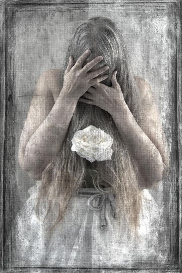 Once a white rose © AnnMarie Tornabene - Courtesy of the artist