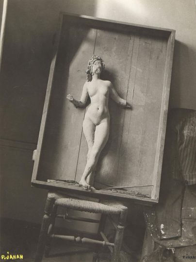 Portrait d’un ange, ca. 1943. Épreuve tirée par l’artiste. 31.5 x 23.5 cm © Pierre Jahan - Courtesy Galerie Jean-François Cazeau