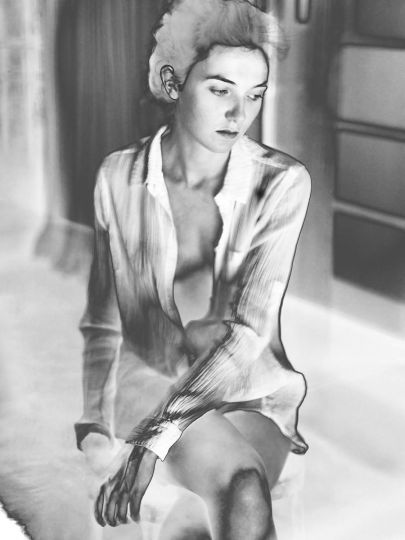 Serene, Kings Road © Mona Kuhn