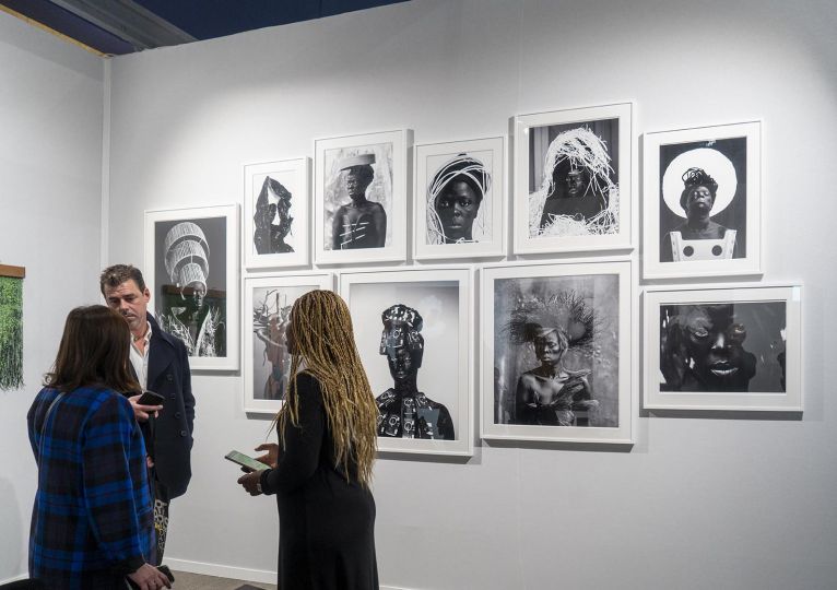 Stand Carole Kvasnevski - Art Paris 2023 © Marc Domage