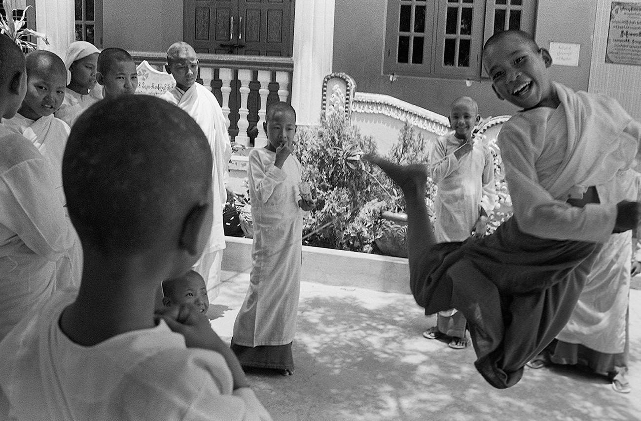 teNeues Verlag : Andy Summers : A Series of Glances - The Eye of Photography Magazine