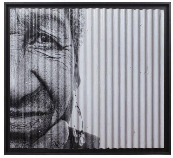 28 Millimètres, Women are Heroes, Glorinha sur Zinc, Morro da Providência, Rio, Brazil, 2008 © JR - Courtesy of the artist and Pace Gallery