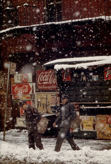 Saul Leiter. Les facteurs, vers 1952. © Saul Leiter Fondation, 2023