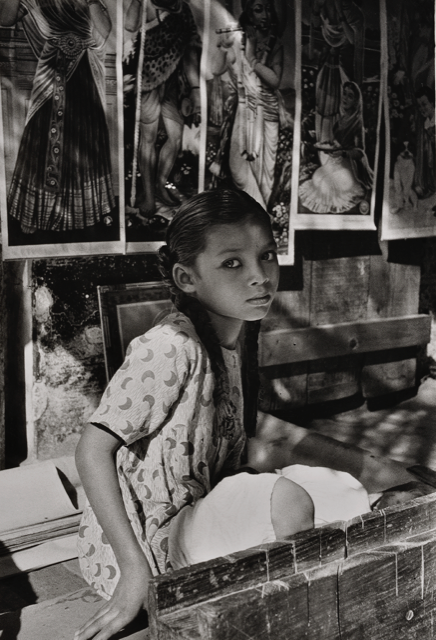 Serie Inde
Inde du nord. La petite marchande d'images pieuses a Patiala
© Denis Brihat - Inde 1955