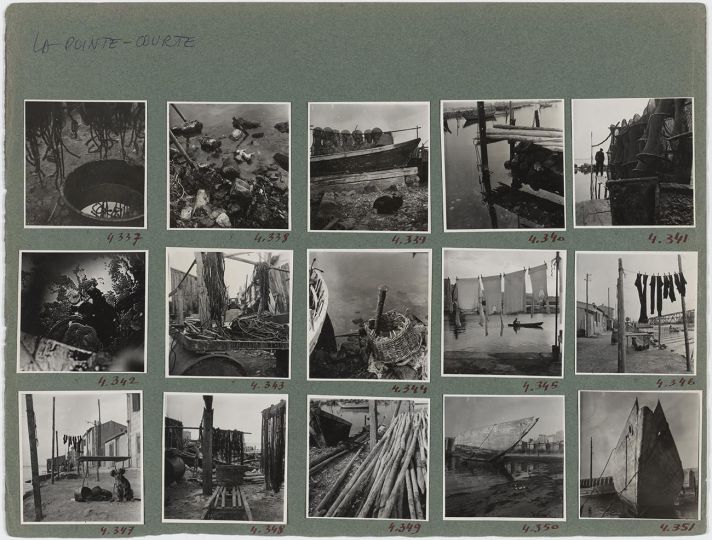 La Pointe-Courte (Motifs et détails sur le port « côté sombre », le quai du Mistral, le voilier échoué à la jetée des Eaux-Blanches), planche de tirages contacts, mars-avril 1953, © Succession Agnès Varda - Fonds Agnès Varda déposé à l'Institut pour la photographie des Hauts-de-France, Lille
