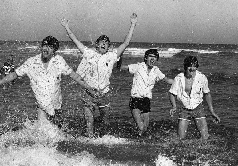 Charles Trainor • The Beatles Make A Splash, Miami Beach • 1964 - Courtesy A.galerie