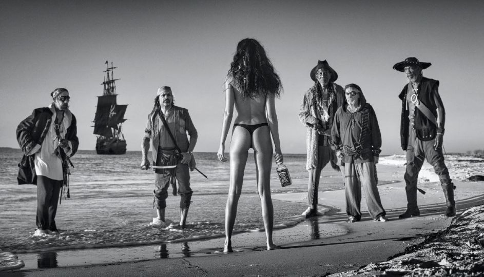 David Yarrow • Beach Bums • 2022 - Courtesy A.galerie