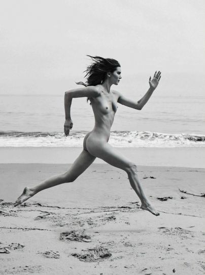 Russell James • Kendall Running, Santa Barbara Beach • 2018 - Courtesy A.galerie