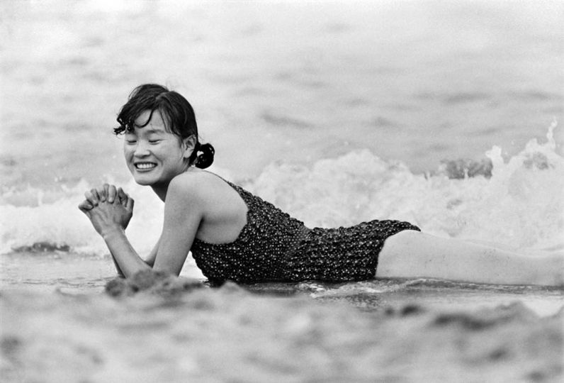 A young woman poses in Beidaihe in 1982, a seaside resort once reserved exclusively for elite government officials, diplomats, literati, movie stars and their children. © HS Liu