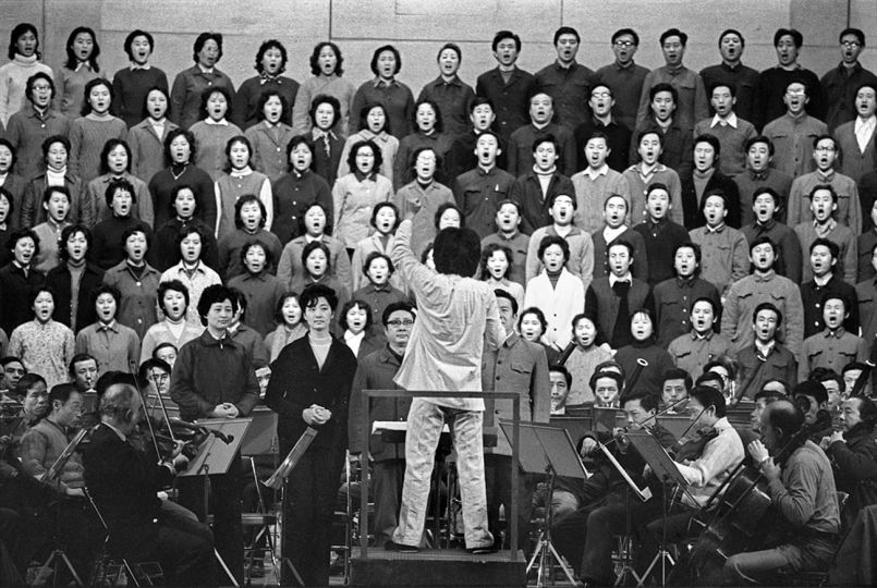 Seiji Ozawa and Boston Philharmonic. Beijing, 1979. © HS Liu