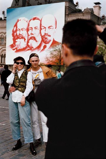 Young couple posing fot photo on May Day Moscow 1990 © HS Liu