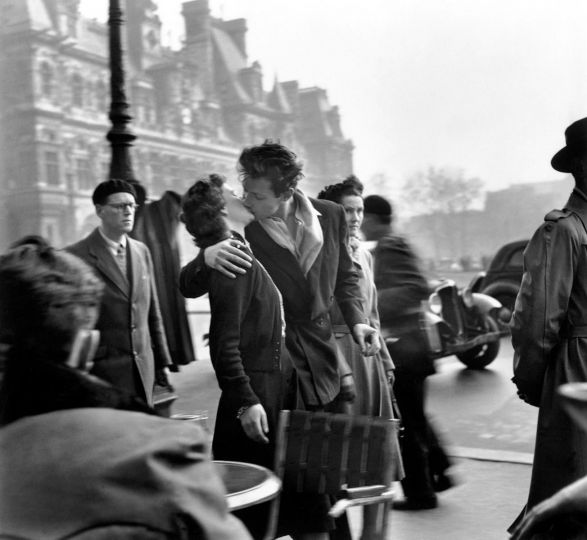 Le Baiser de l'Hotel de ville Paris 1950 © Atelier Robert Doisneau