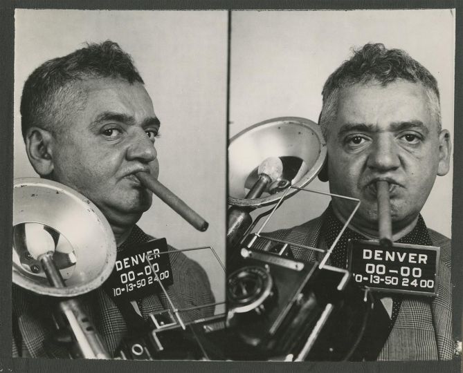 Weegee - Self-Portrait, Weegee with Speed Graphic Camera, 1950 [Autoportrait avec un appareil Speed Graphic, 1950] © International Center of Photography. Collection Friedsam