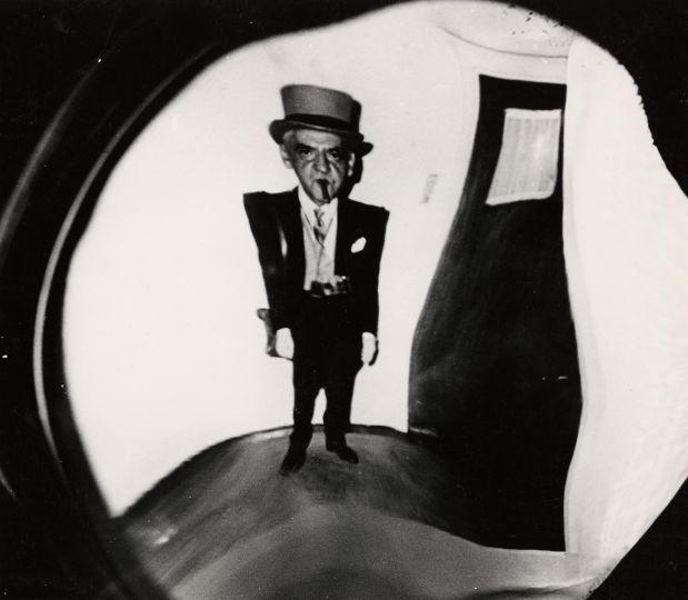 Weegee - Self-Portrait, 1963 [Autoportrait, 1963] © International Center of Photography.
