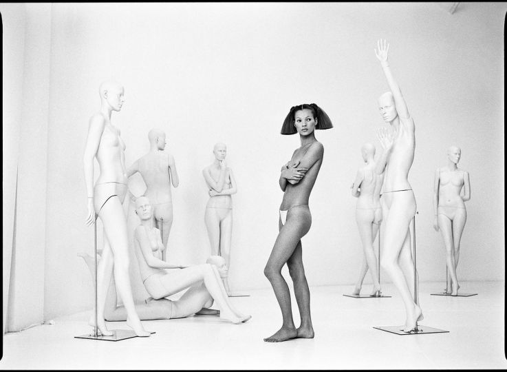 Patrick Demarchelier - Kate and Mannequins, 1992 - Courtesy of CAMERA WORK Gallery