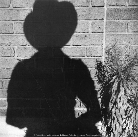 © Estate of Vivian Maier – Courtesy of the Maloof Collection and Howard Greenberg Gallery, NY