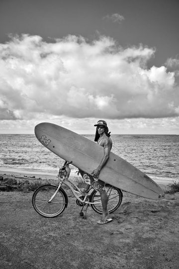 Harry, Waikoko Beach, Kauai, 2022 © Olaf Heine - Courtesy of the artist and CAMERA WORK Gallery