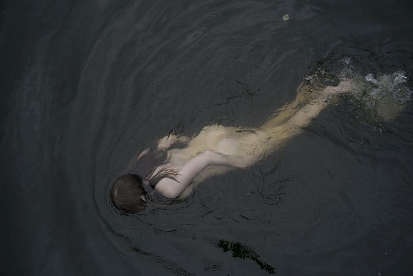Le bain rituel #1, Jadogoniai, Lituanie, 2020 © Claudine Doury - Courtesy of the artist and in camera galerie