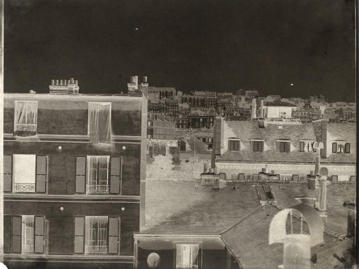 John Beasley Greene (American, born in France, 1832-1856) - Rooftops, Paris, 1852-1853 or earlier - Waxed paper negative
24.3 x 31.2 cm - Courtesy of Hans P. Kraus Jr. Inc.