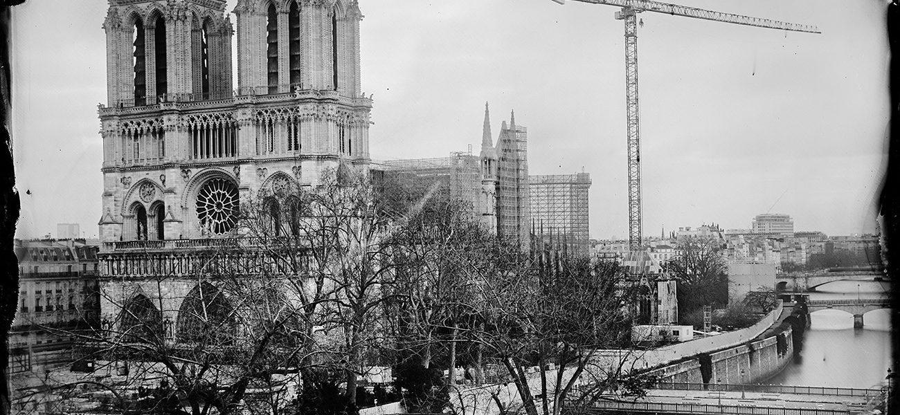Arles 2024 : MONUMENTAL : Notre-Dame de Paris par Tomas van Houtryve & Le Dôme du Rocher par Ziyah Gafić