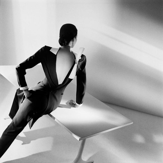 Dalma Callado in Gianfranco Ferré, Milano 1979 © Gian Paolo Barbieri - Courtesy of Fondazione Gian Paolo Barbieri & 29 ARTS IN PROGRESS gallery