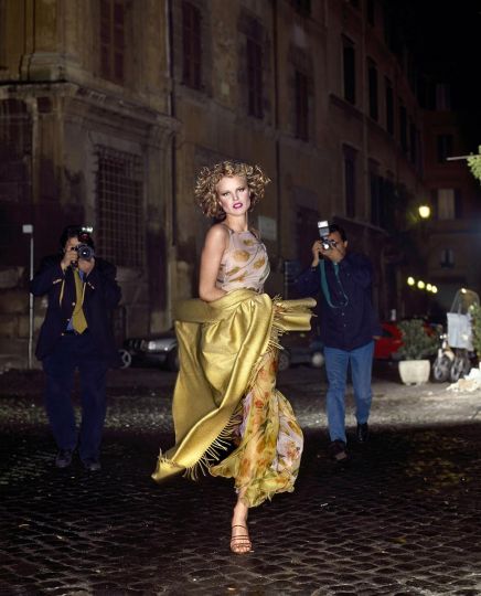 Eva Herzigova, Roma, 1997 © Gian Paolo Barbieri - Courtesy of Fondazione Gian Paolo Barbieri & 29 ARTS IN PROGRESS gallery