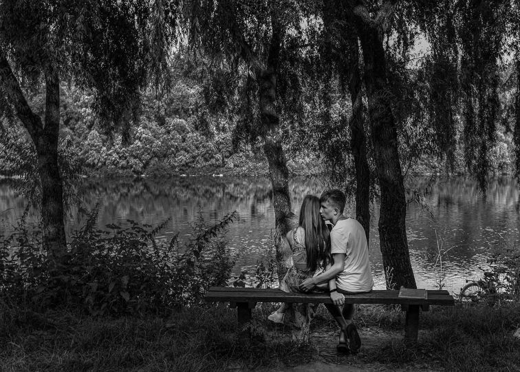 A couple spends the afternoon alone on the Desna River. Chernihiv, Ukraine. July, 2022. © Byron Smith - From the book Testament ’22 - Courtesy Verlag Kettler