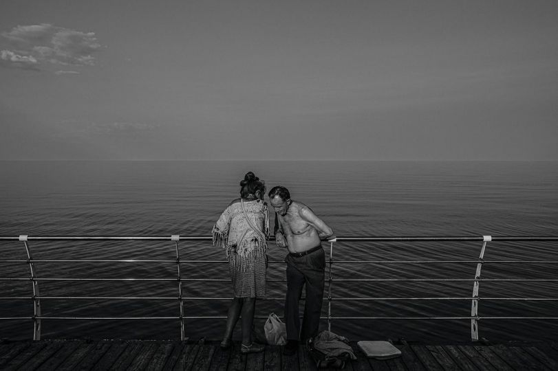On a boardwalk in Odesa. August 8, 2022. © Byron Smith - From the book Testament ’22 - Courtesy Verlag Kettler