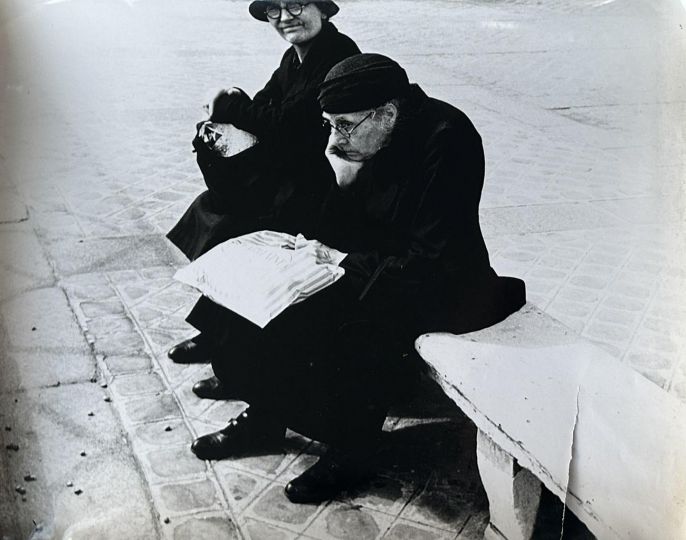 Women in Black, Paris, 1954 © John Deakin - Courtesy Centre for British Photography