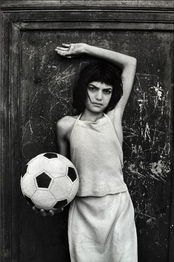 Cala neighbourhood. The little girl with the ball. (Quartiere Cala. La bambina con il pallone.) Palermo, 1980 © Courtesy Archivio Letizia Battaglia and The Photographers' Gallery