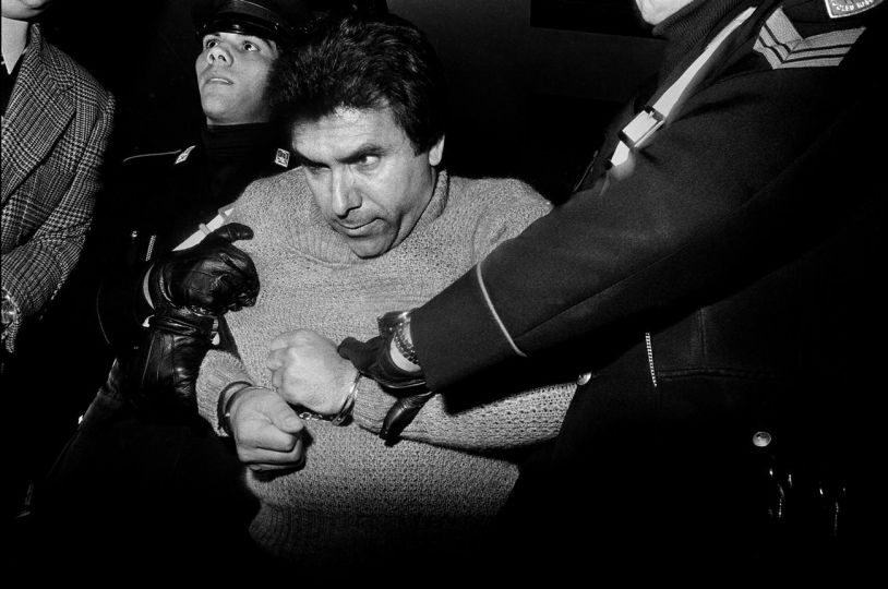 The arrest of the ferocious Mafia boss Leoluca Bagarella. (L’arresto del feroce boss mafioso Leoluca Bagarella), Palermo, 1979 © Courtesy Archivio Letizia Battaglia and The Photographers' Gallery