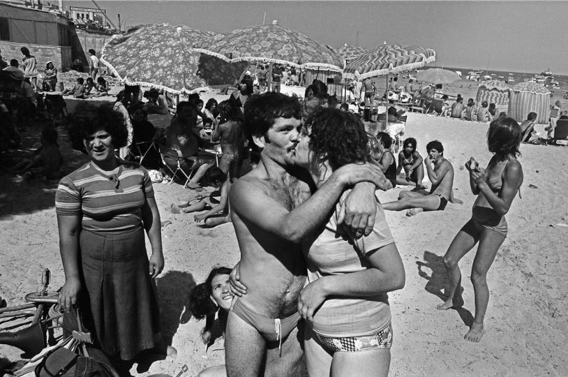 On the Mondello beach. (Sulla spiaggia di Mondello.) Palermo, 1982 © Courtesy Archivio Letizia Battaglia and The Photographers' Gallery