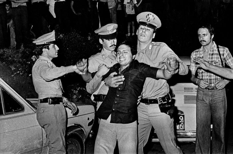 Desperation of a son. (Disperazione di un figlio.) Palermo, 1976 © Courtesy Archivio Letizia Battaglia and The Photographers' Gallery