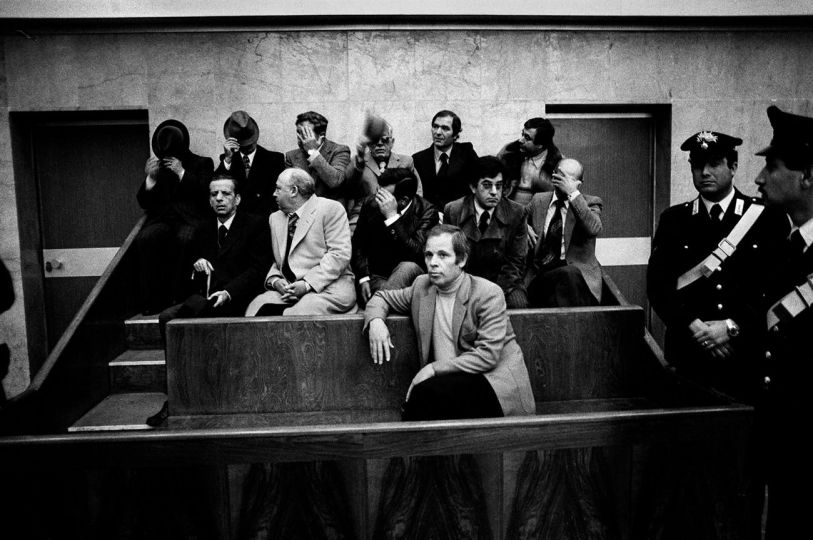 Boss Gaetano Fidanzati in court. (Il boss Gaetano Fidan- zati in tribunale.) Palermo, 1978 © Courtesy Archivio Letizia Battaglia and The Photographers' Gallery
