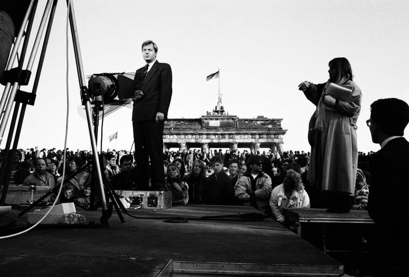 Brandenburg Gate 2, 10 November 1989 © Birgit Kleber - Courtesy of the artist and Kulturhaus Alte Feuerwache