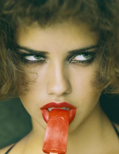 Adriana Lima with Popsicle, New York City, 1997 © Albert Watson, courtesy of FaheyKlein Gallery, Los Angeles