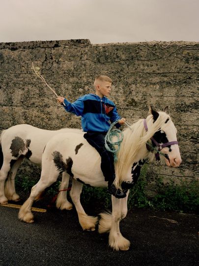 Travelling © Sam Wright - From the book Pillar to Post - Courtesy of GOST Books