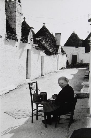 Lisetta Carmi, Alberobello, 1960 © Martini & Ronchetti, courtesy archivio Lisetta Carmi