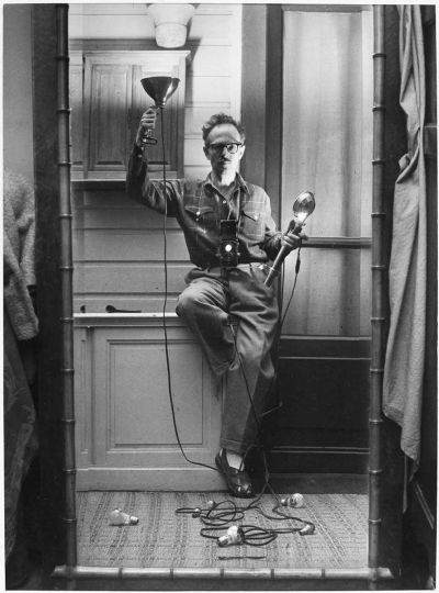 Autoportrait aux flashes, Paris 1951 © Donation Willy Ronis, Ministère de la Culture (France), Médiathèque du patrimoine et de la photographie, diffusion Grand Palais